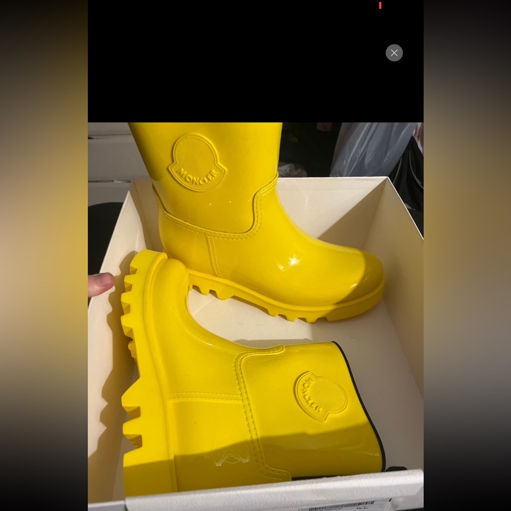 Moncler Women's Ginette Rain Boot
Brand New- never worn 
Orig $465